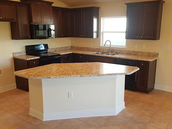4th image of 1008 Kellogg Dr