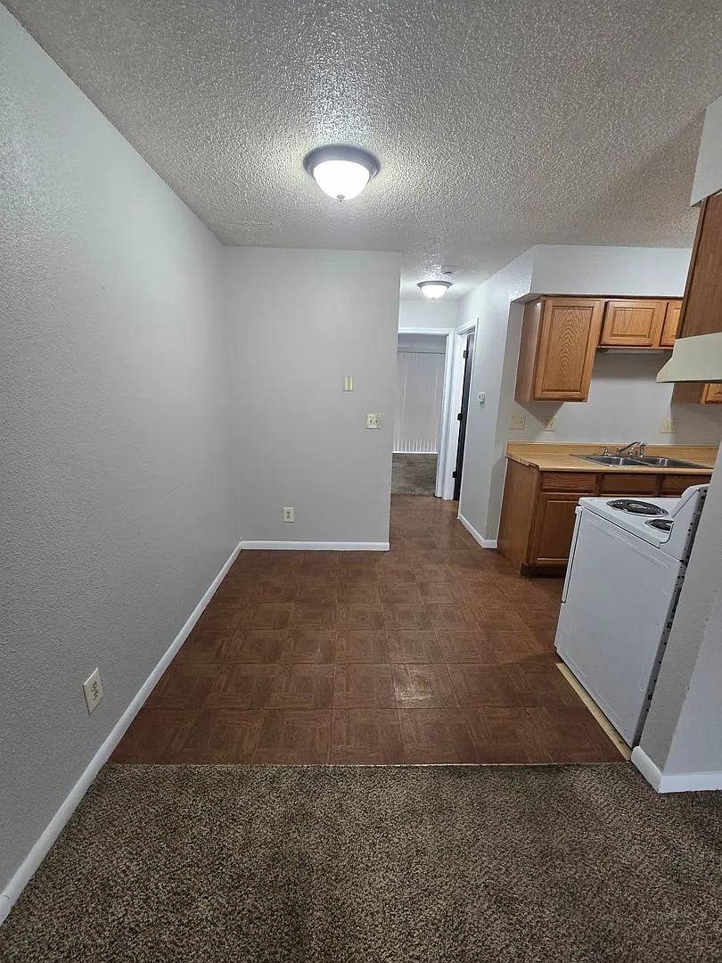 2 Bedroom 1 Bathroom Apartment in heart of Osage Beach! — Photo 3