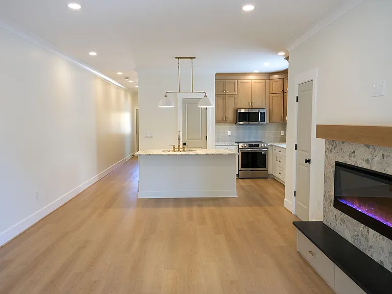 207 S Calhoun St — Photo 17