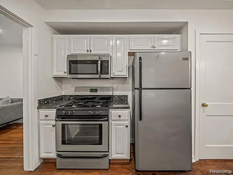 3350 Prairie Ave — Photo 4