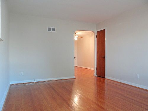 3rd image of 5339 Jamieson Ave
