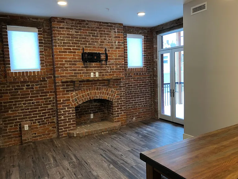 1509 E Superior St — Photo 16