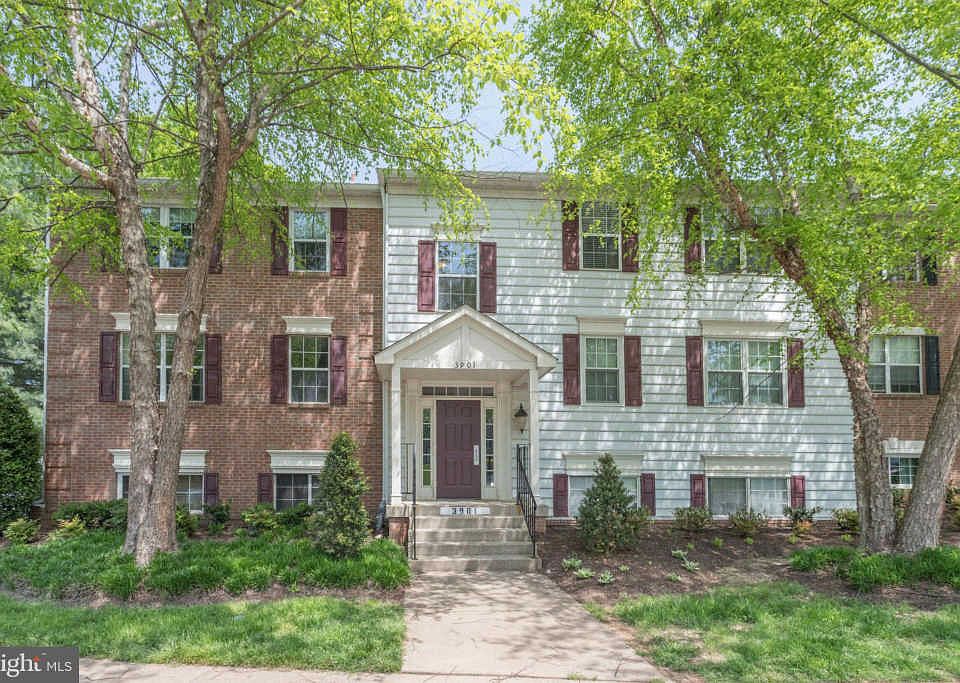 1st image of 3901 Golf Tee Ct APT 302