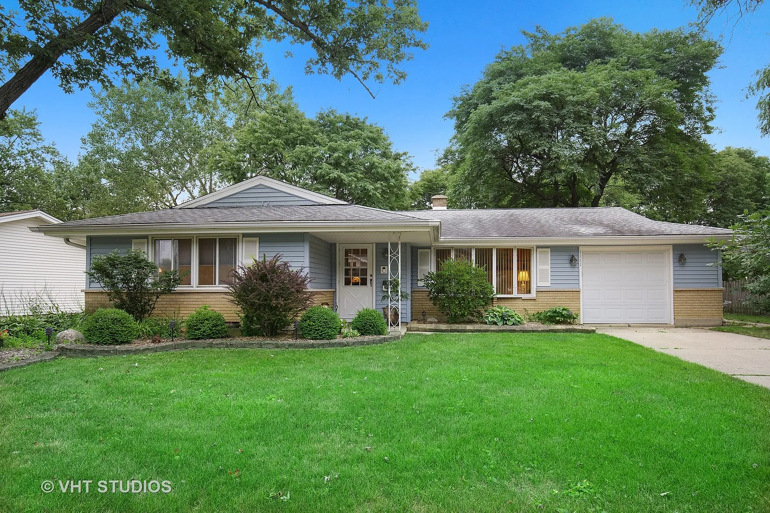 1111 Country Club Ln photo 1