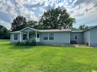403 S Salem St, Kinmundy, IL 62854