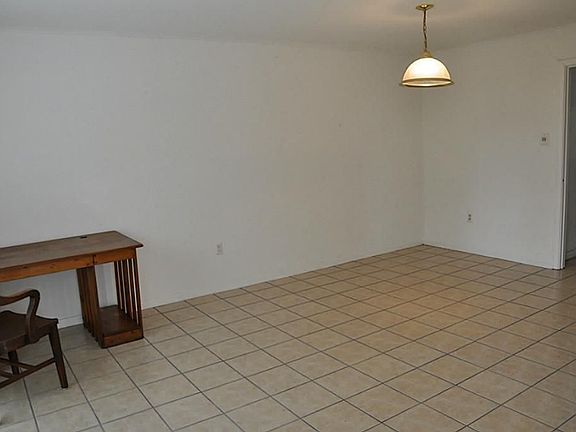 5th image of 1902 Claiborne Dr