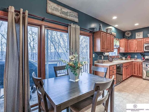 5th image of 312 Oak St