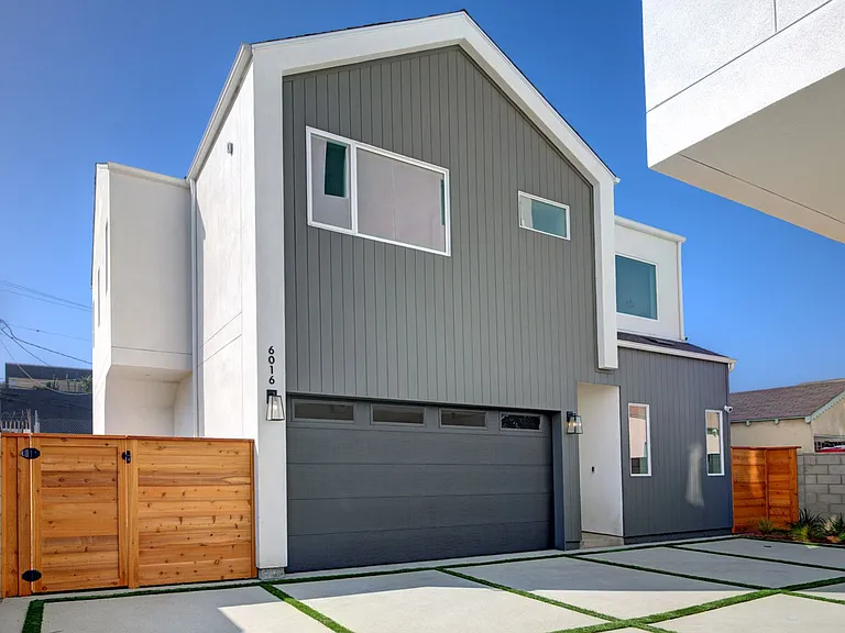Fantastic 2 Story Farm House style Home with 4 Bedrooms and 3 Baths in Mid City area — Photo 60