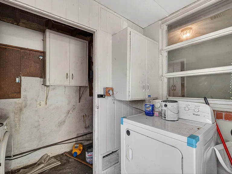 841 SW 18th Ct — Photo 38