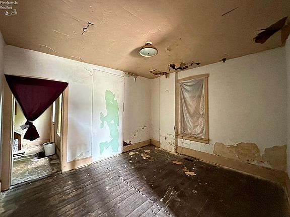 2nd image of 253 Jefferson St