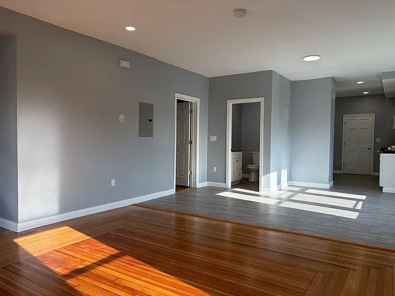 98-100 Whitmarsh St #1 — Photo 16