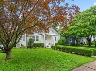 42 Valley Ave, Locust Valley, NY
