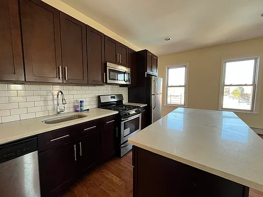 Rented by Parlor Real Estate Corp | media 9