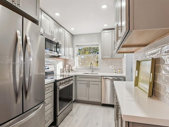 3rd image of 2600 W Sunrise Lakes Dr #209