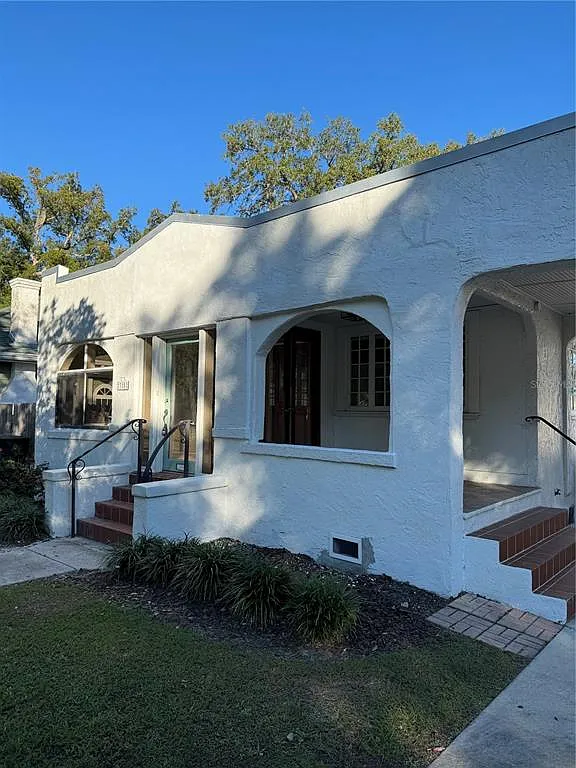2 bed, 1.0 bath, 1160 sqft, $2,295 — Photo 2