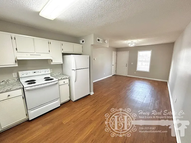 620 E Davis St #A — Photo 4