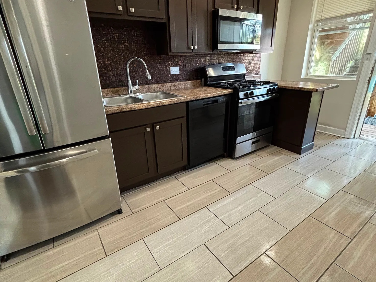 3 bed, $1,750 — Photo 3