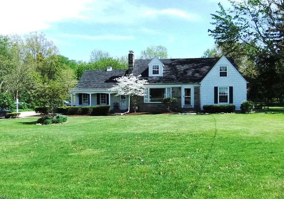Front yard view.