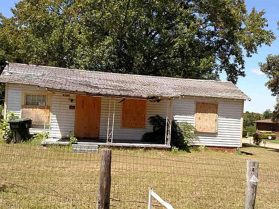 2nd image of 2813 & 2817 Meyer Ave