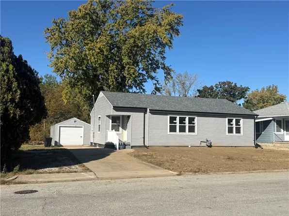 51 Medial Dr, Decatur, IL 62521