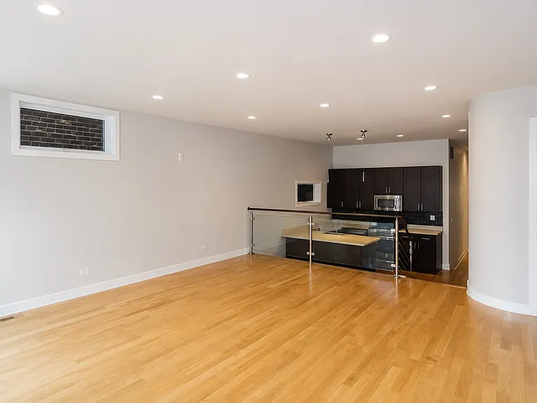 813 N May St — Photo 4