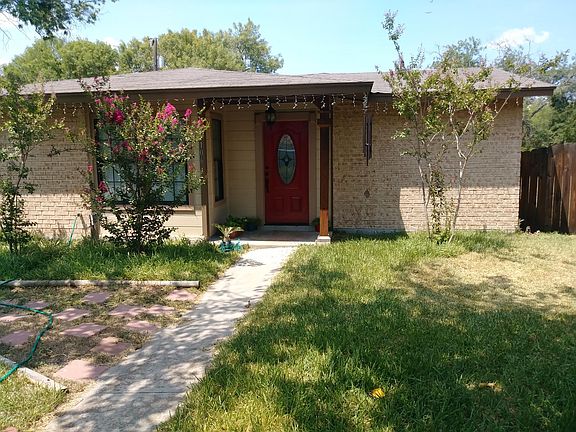 3rd image of 1106 Canyon Bluff Dr