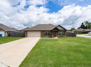 2124 Nalani Cir, Gentry, AR 72734