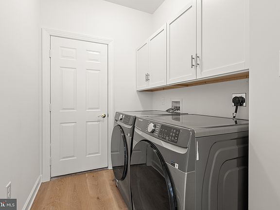 5th image of 33703 Houston St