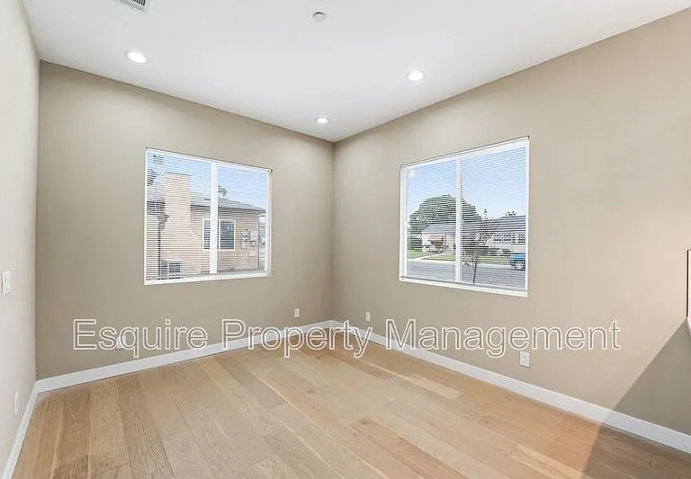 549 N Carty Dr — Photo 10