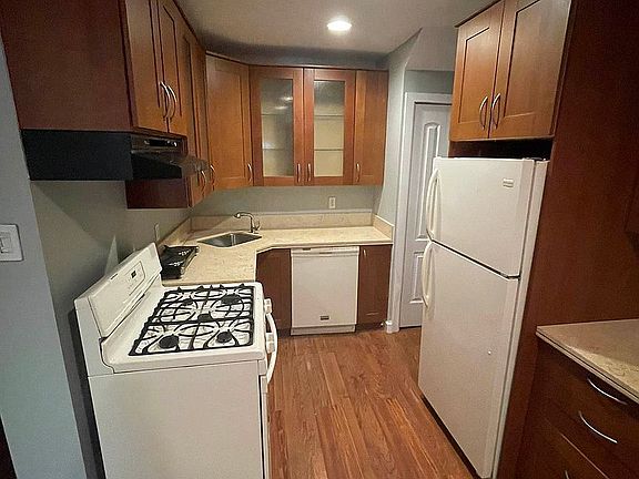5th image of 239 E 116th St APT 1