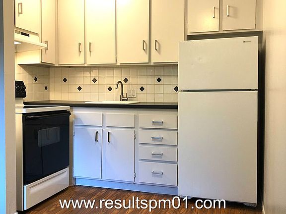 3rd image of 1808 H St Unit 10