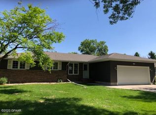 2258 Springbrook Ct, Grand Forks, ND 58201