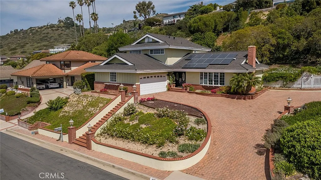 4 bed, 2000 sqft, $6,500 — Photo 1