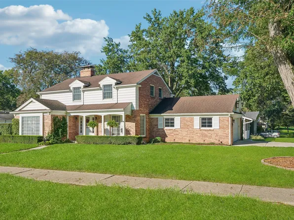 107 N H St, Indianola, IA 50125