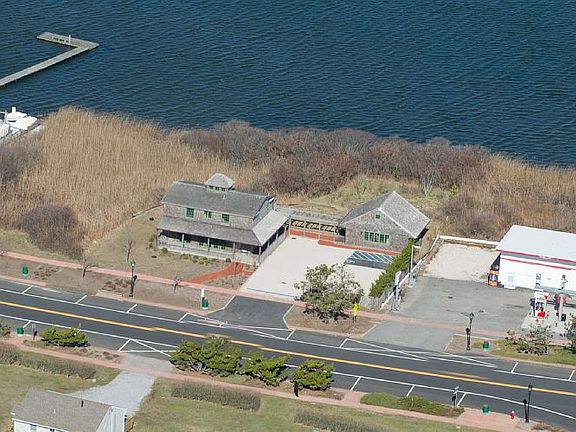 2nd image of 669 Montauk Highway