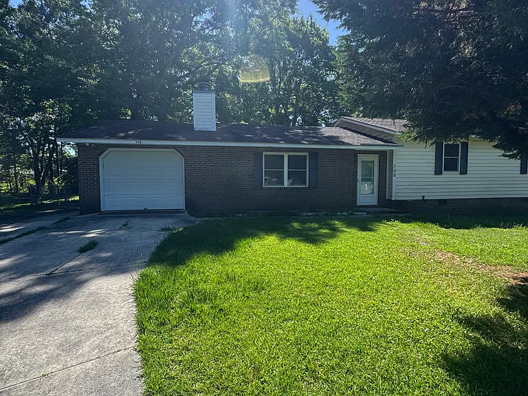 108 Laurel Ct — Photo 1