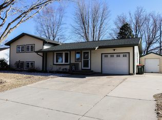 713 Elm Ave, Gaylord, MN 55334