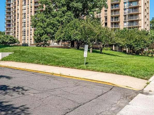 4600 S Four Mile Run Dr APT 627, Arlington, VA 22204