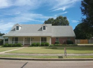 7012 Sassy Tree Ln, Millington, TN 38053