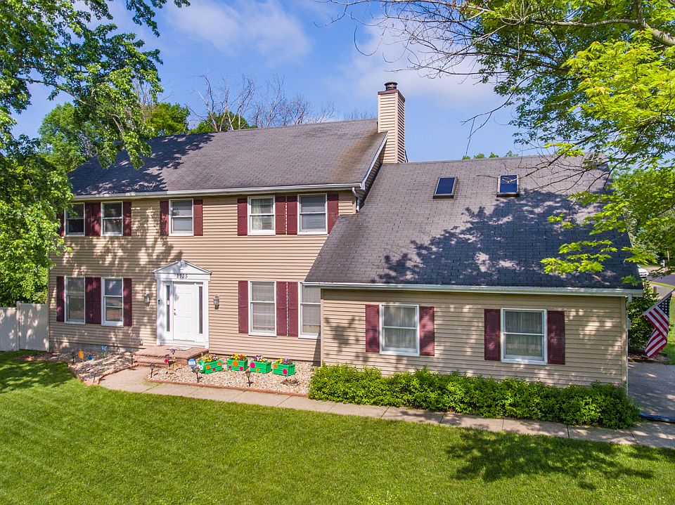 1st image of 2735 N Woodhaven Dr