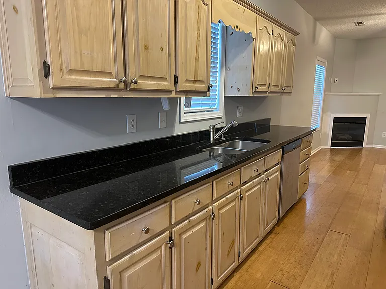 1008 Beach Dr SW #B1 — Photo 6