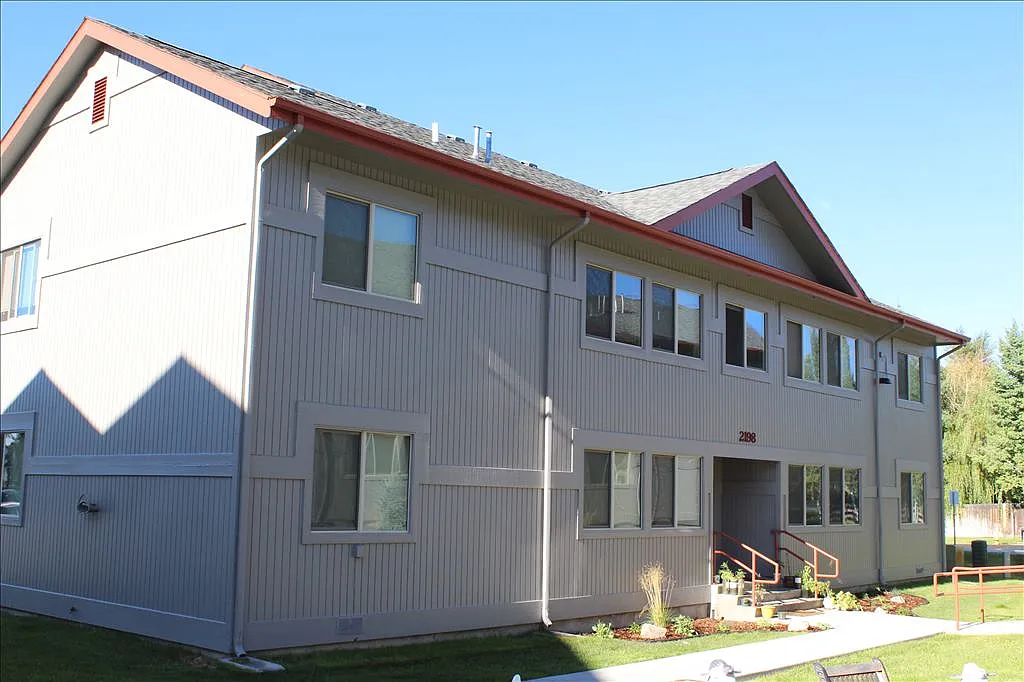 Cedar Creek 2 Apartments — Photo 2