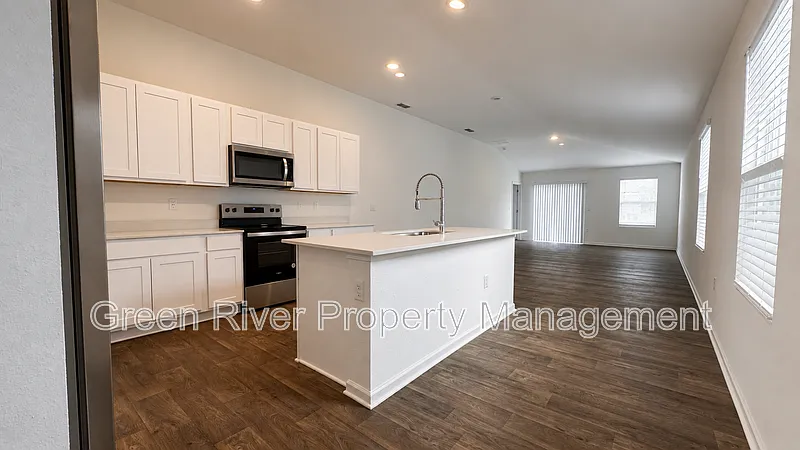 3 bed, 2.0 bath, 1618 sqft, $1,950 — Photo 3
