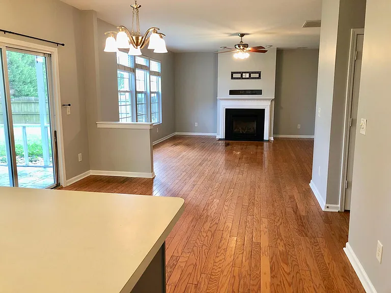 1004 Holly Meadow Dr — Photo 16