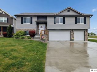 6025 N 15th Ct, Lincoln, NE 68521