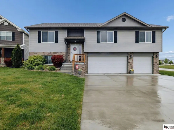 6025 N 15th Ct, Lincoln, NE 68521