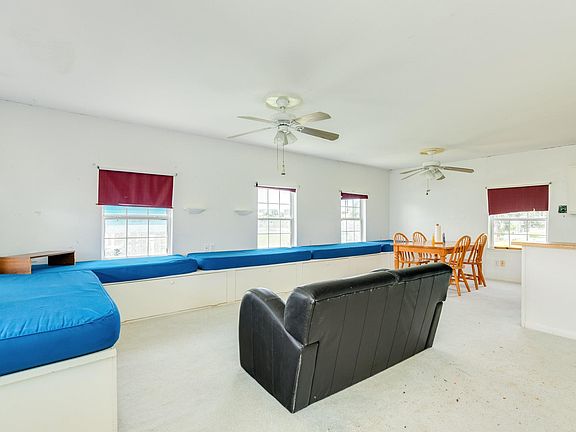4th image of 4123 Oleander Dr