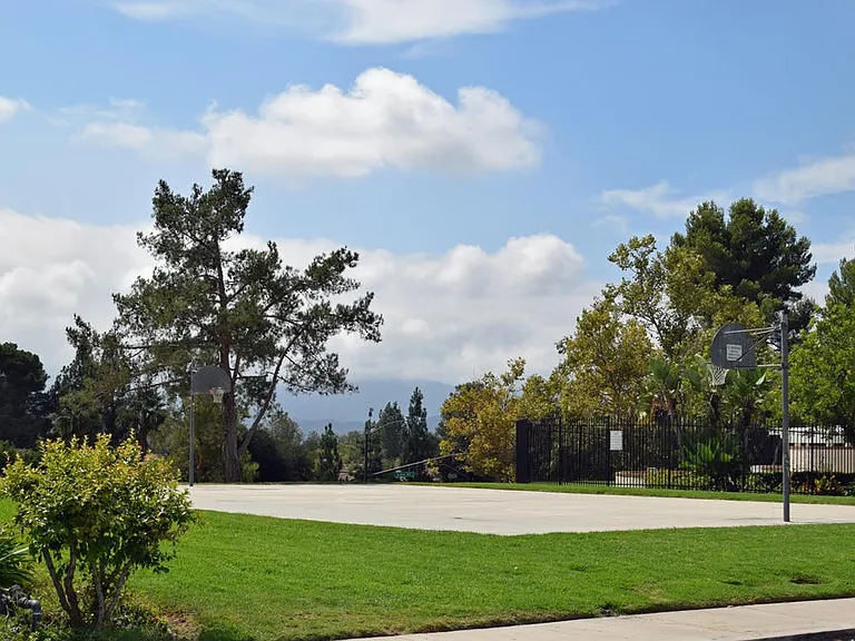 2462 Rikkard Dr — Photo 16