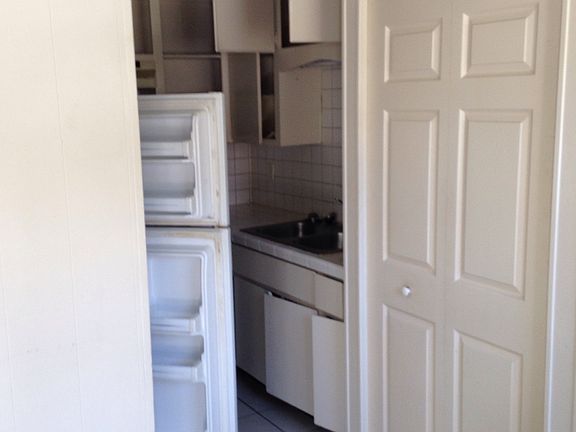 3rd image of 623 Pilaklakaha Ave