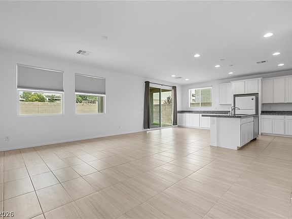 2nd image of 4729 Challenger St